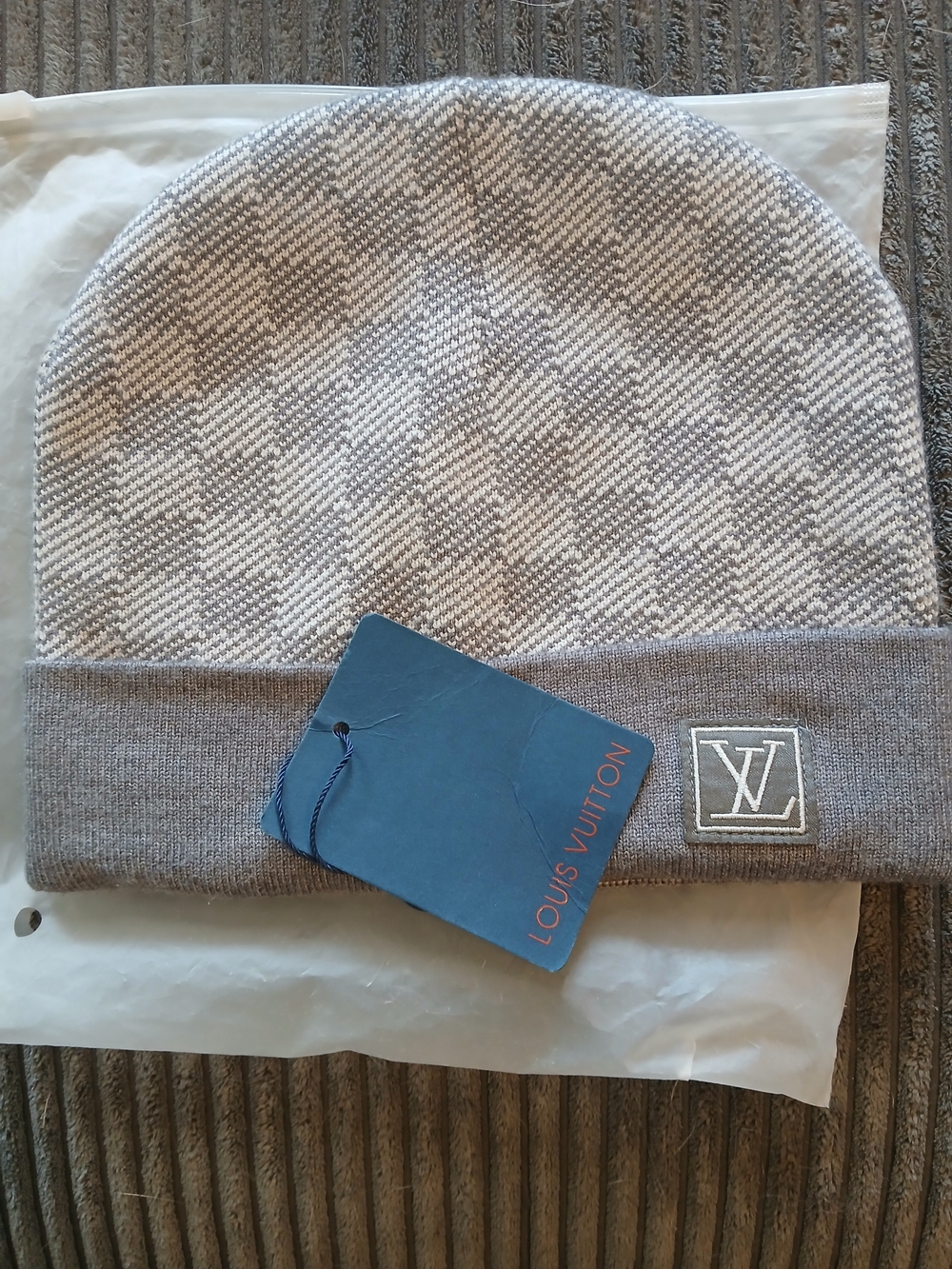 Louis Vuitton Men's Gray Knit Beanie Hat - LV Logo